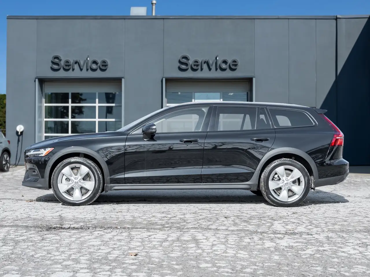 Volvo V60 Cross Country снимка Volvo V60 Cross Country