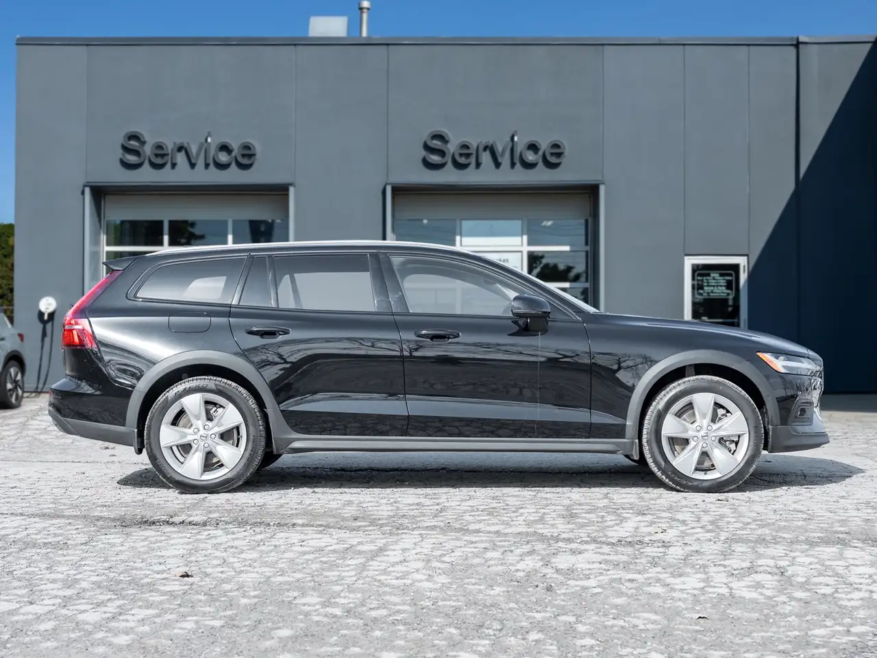 Volvo V60 Cross Country снимка Volvo V60 Cross Country