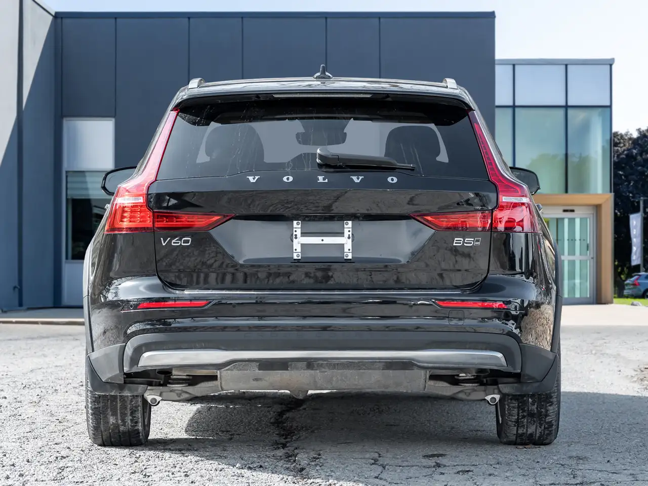 Volvo V60 Cross Country снимка Volvo V60 Cross Country