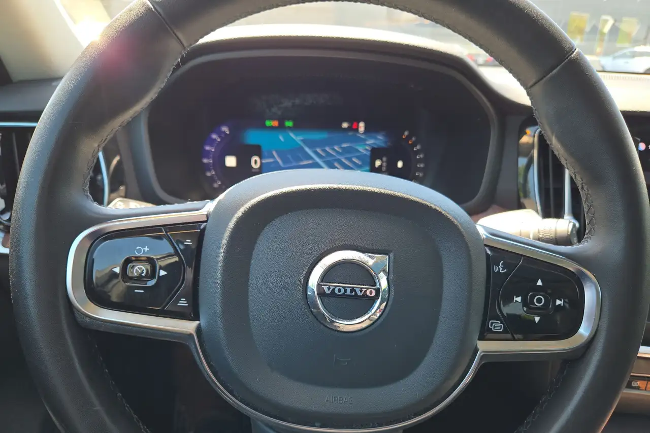 Volvo V60 Cross Country photo Volvo V60 Cross Country