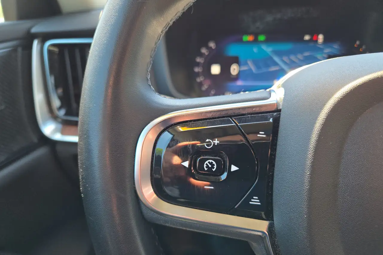 Volvo V60 Cross Country photo Volvo V60 Cross Country