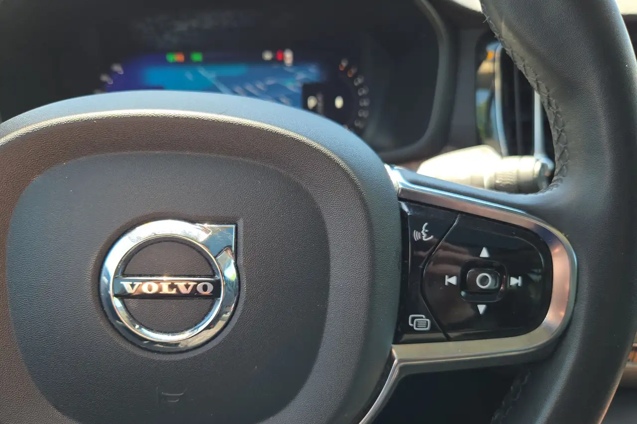 Volvo V60 Cross Country photo Volvo V60 Cross Country