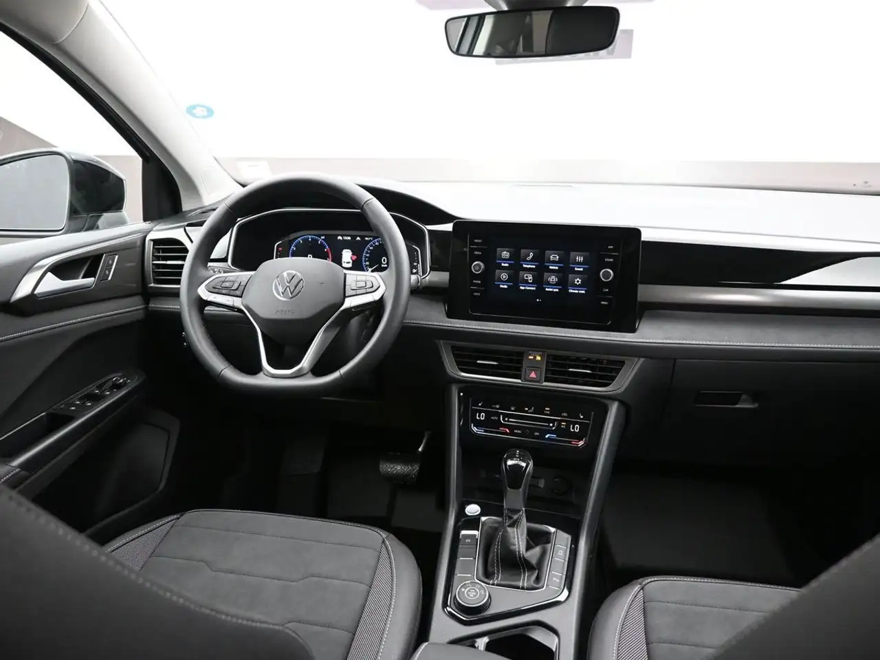 Volkswagen Taos снимка Volkswagen Taos