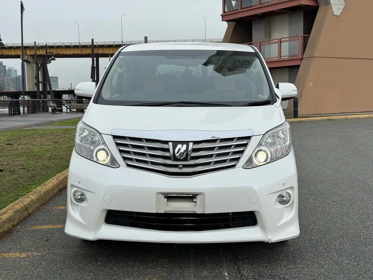 Toyota Alphard fotografie Toyota Alphard