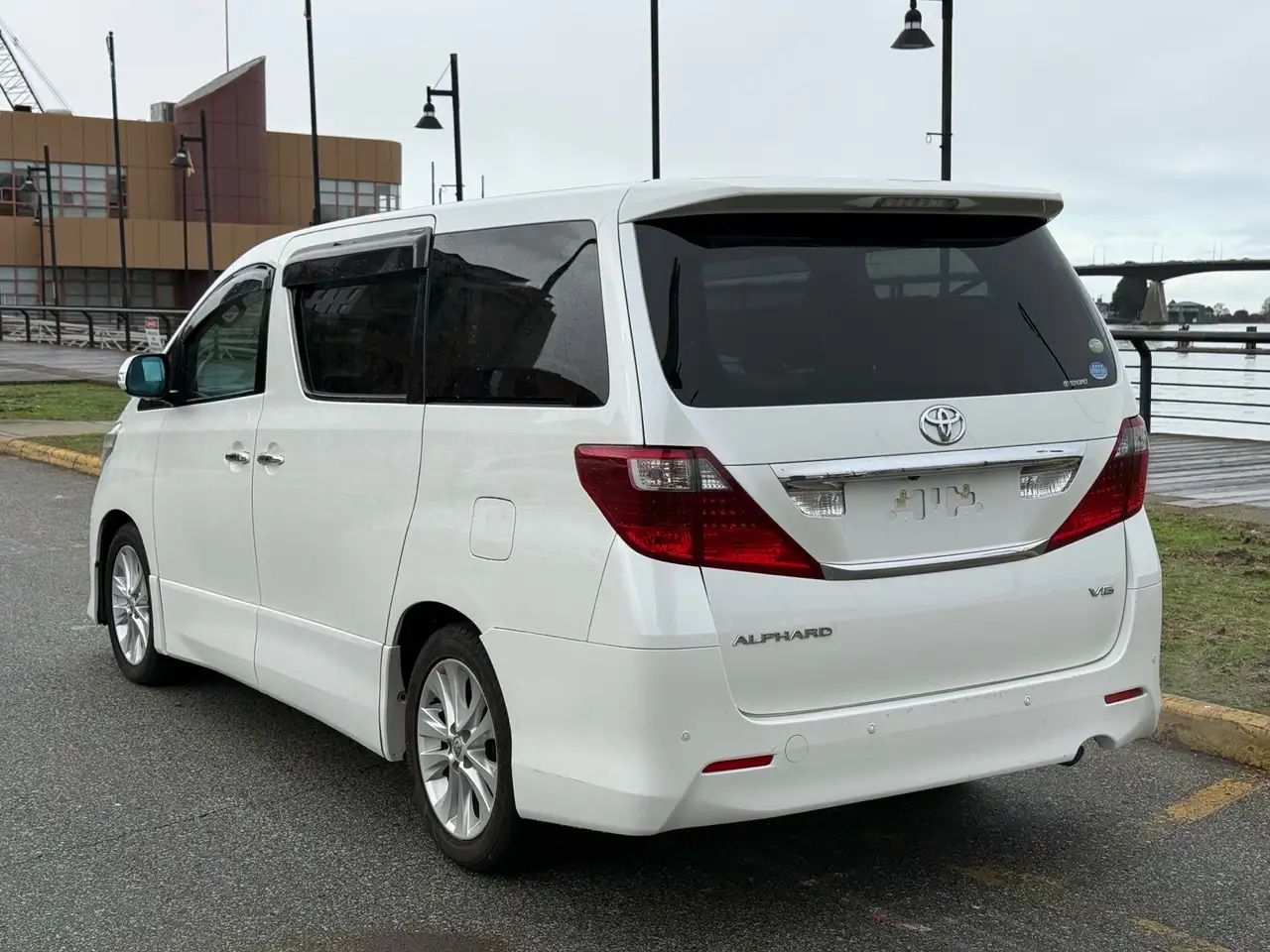 Toyota Alphard fotografie Toyota Alphard