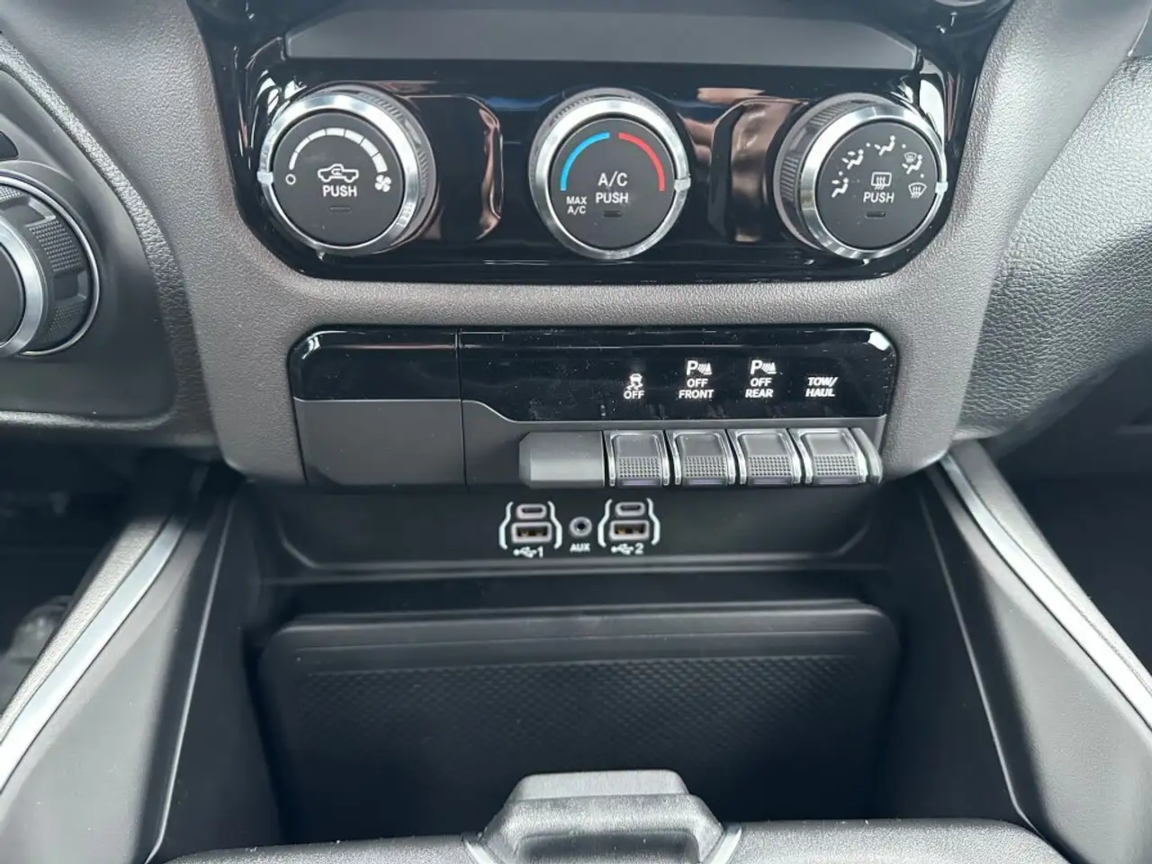 RAM 1500 снимка RAM 1500