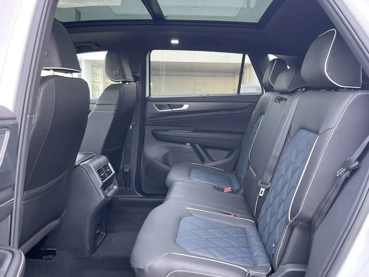 Volkswagen Atlas снимка Volkswagen Atlas