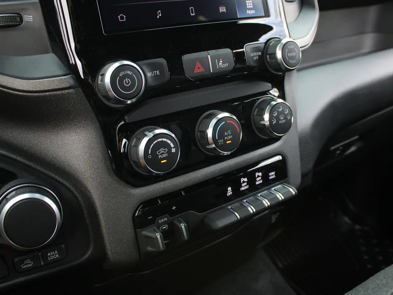 RAM 1500 снимка RAM 1500