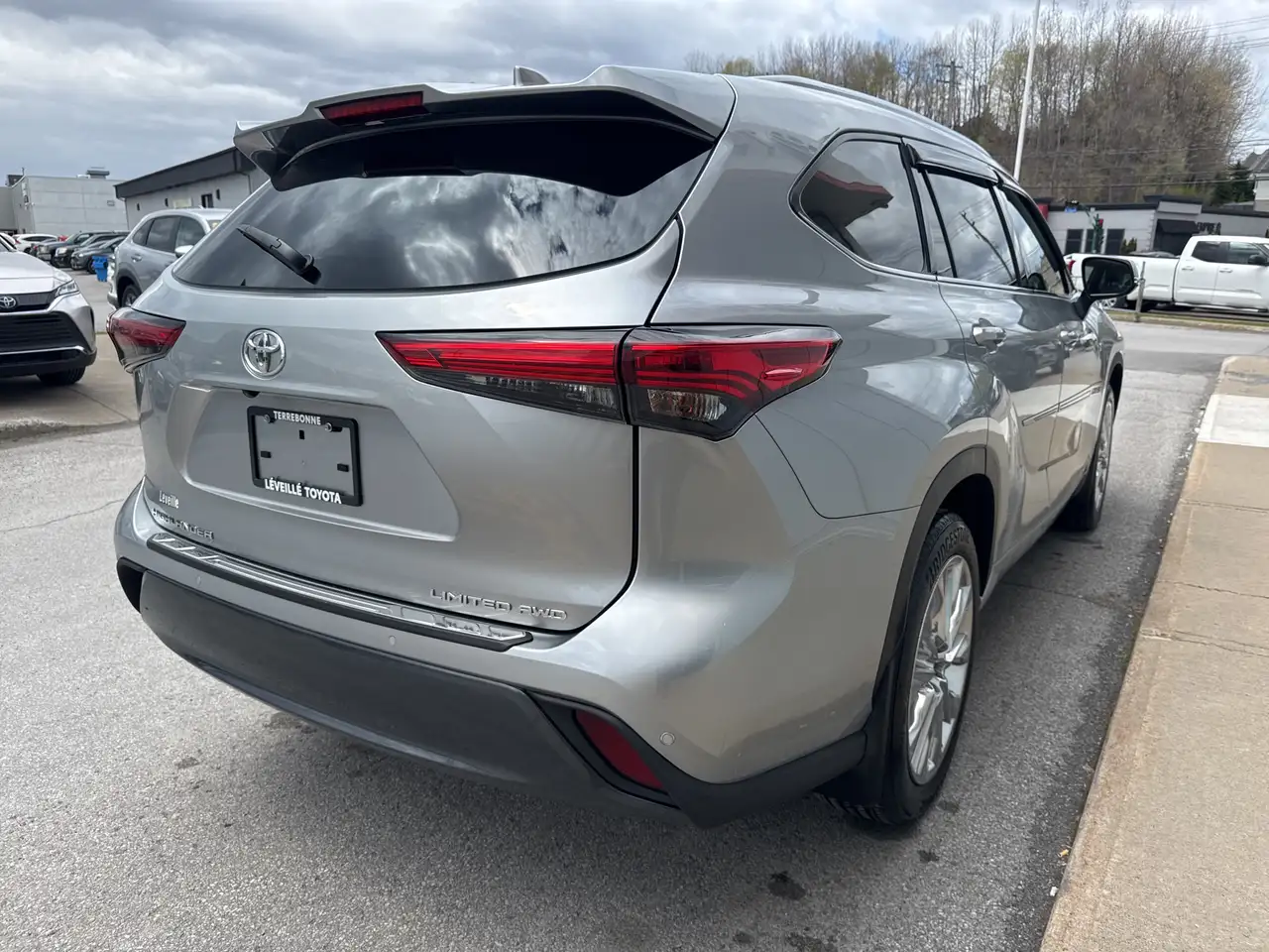 Toyota Highlander снимка Toyota Highlander