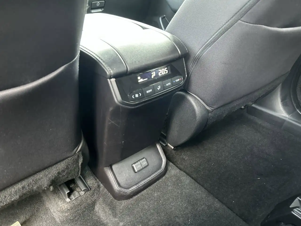 Toyota Highlander снимка Toyota Highlander