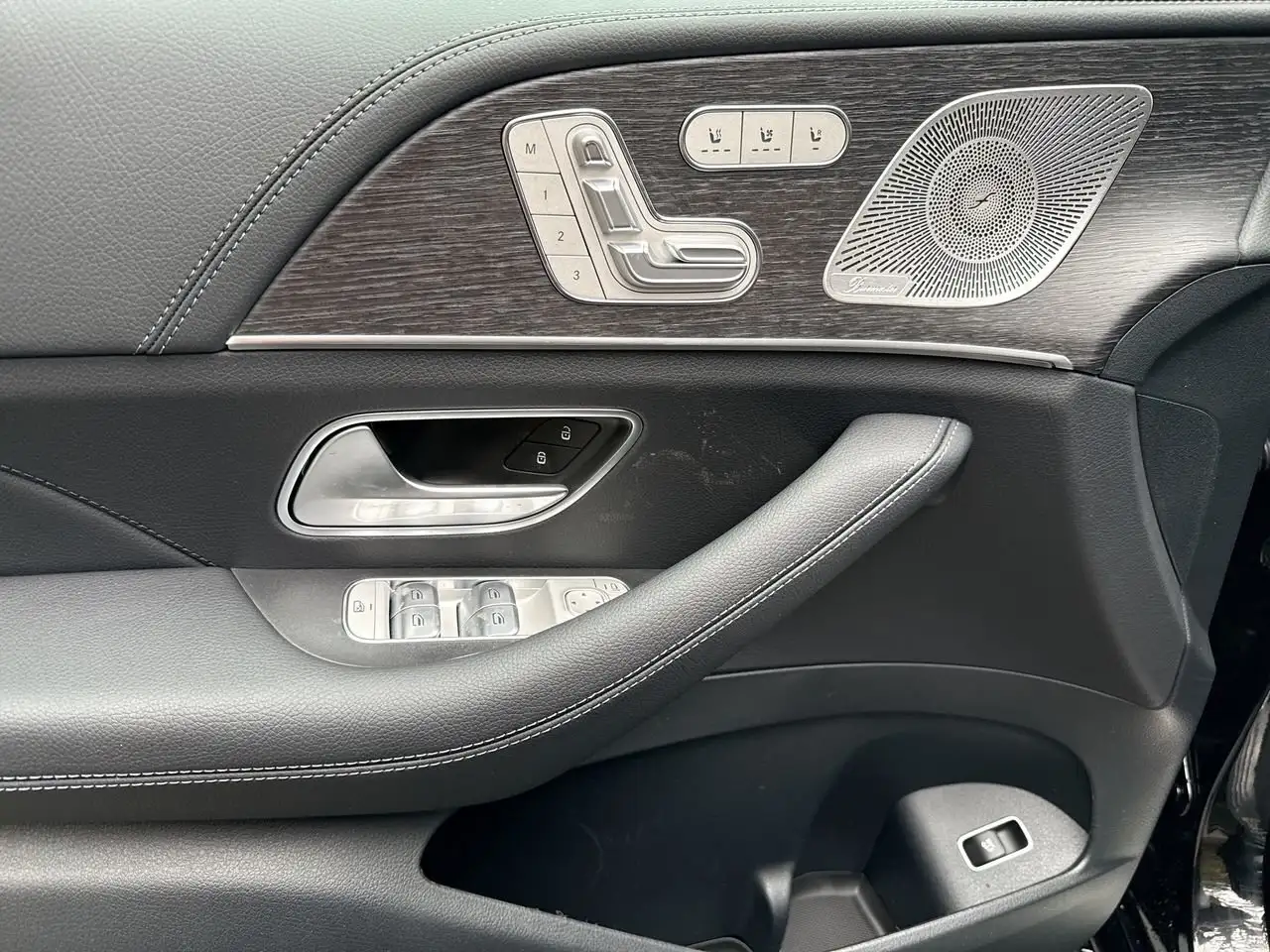 Mercedes-Benz GLE снимка Mercedes-Benz GLE
