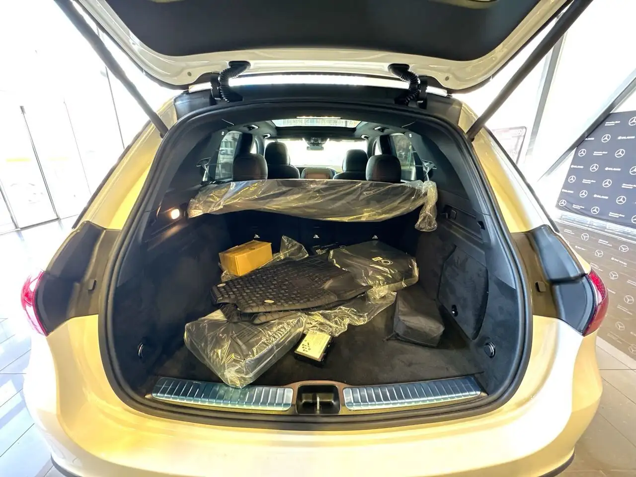 Mercedes-Benz GLE снимка Mercedes-Benz GLE