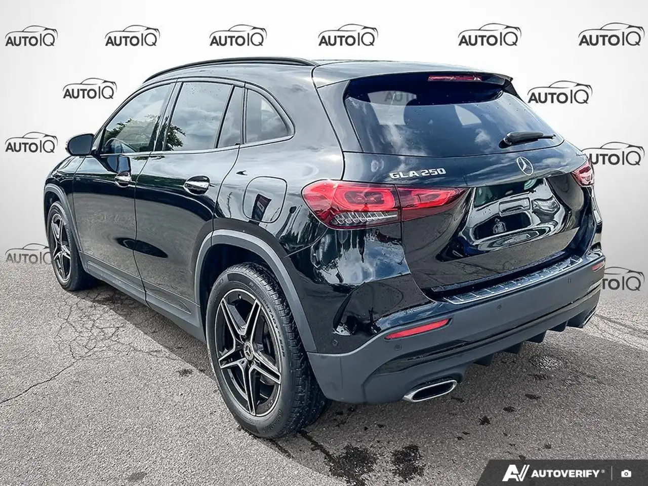Mercedes-Benz GLA снимка Mercedes-Benz GLA