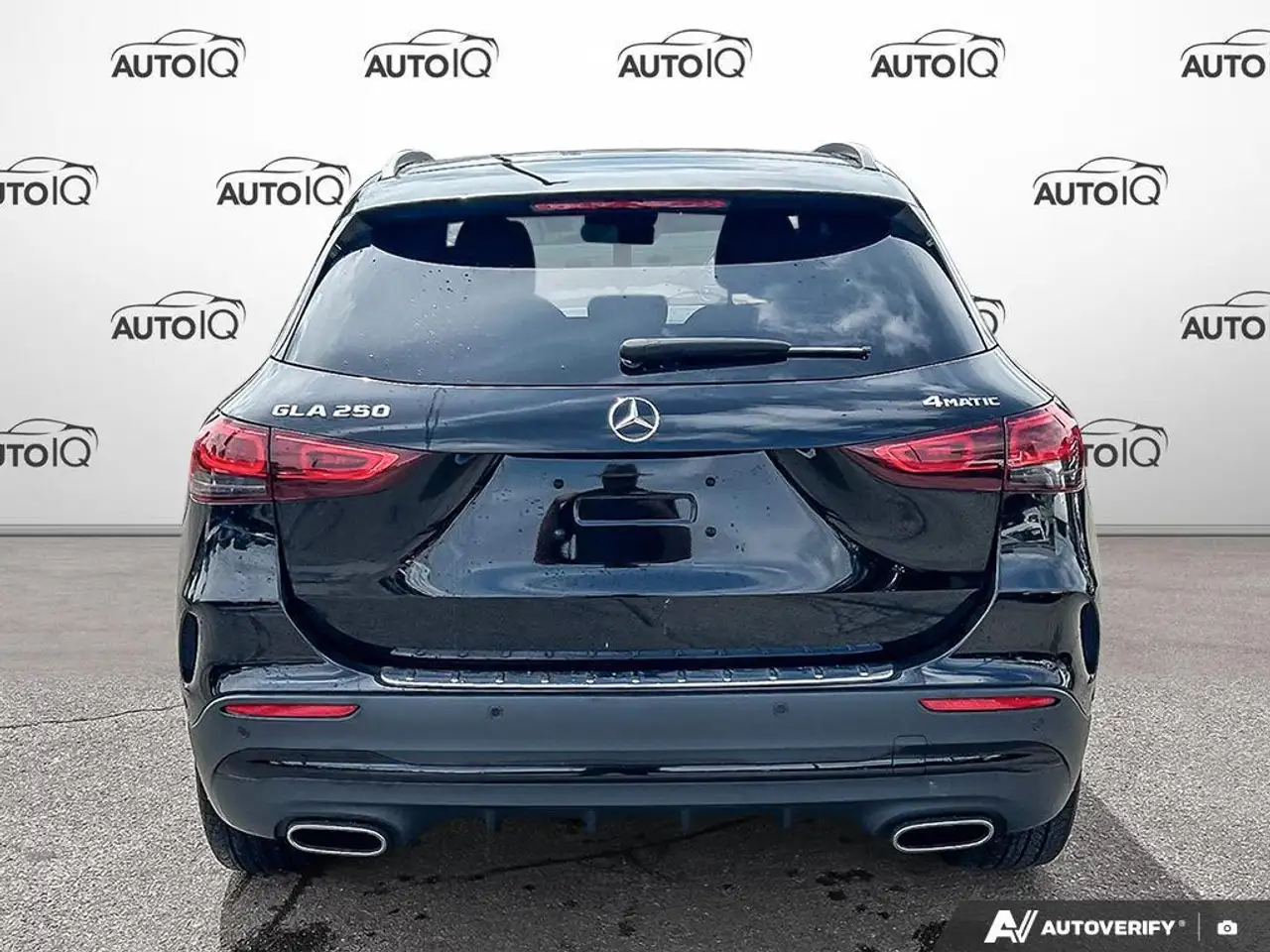 Mercedes-Benz GLA снимка Mercedes-Benz GLA