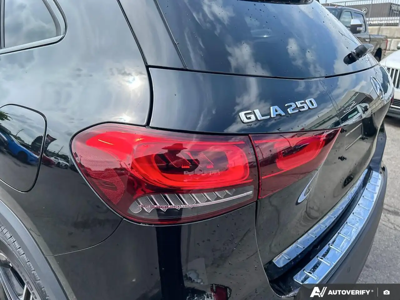 Mercedes-Benz GLA снимка Mercedes-Benz GLA