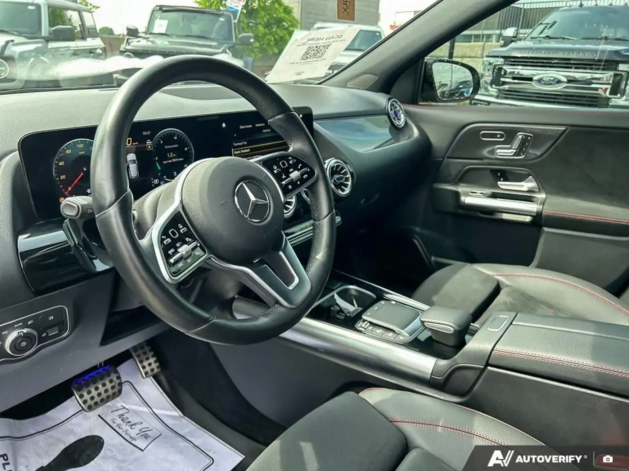 Mercedes-Benz GLA снимка Mercedes-Benz GLA