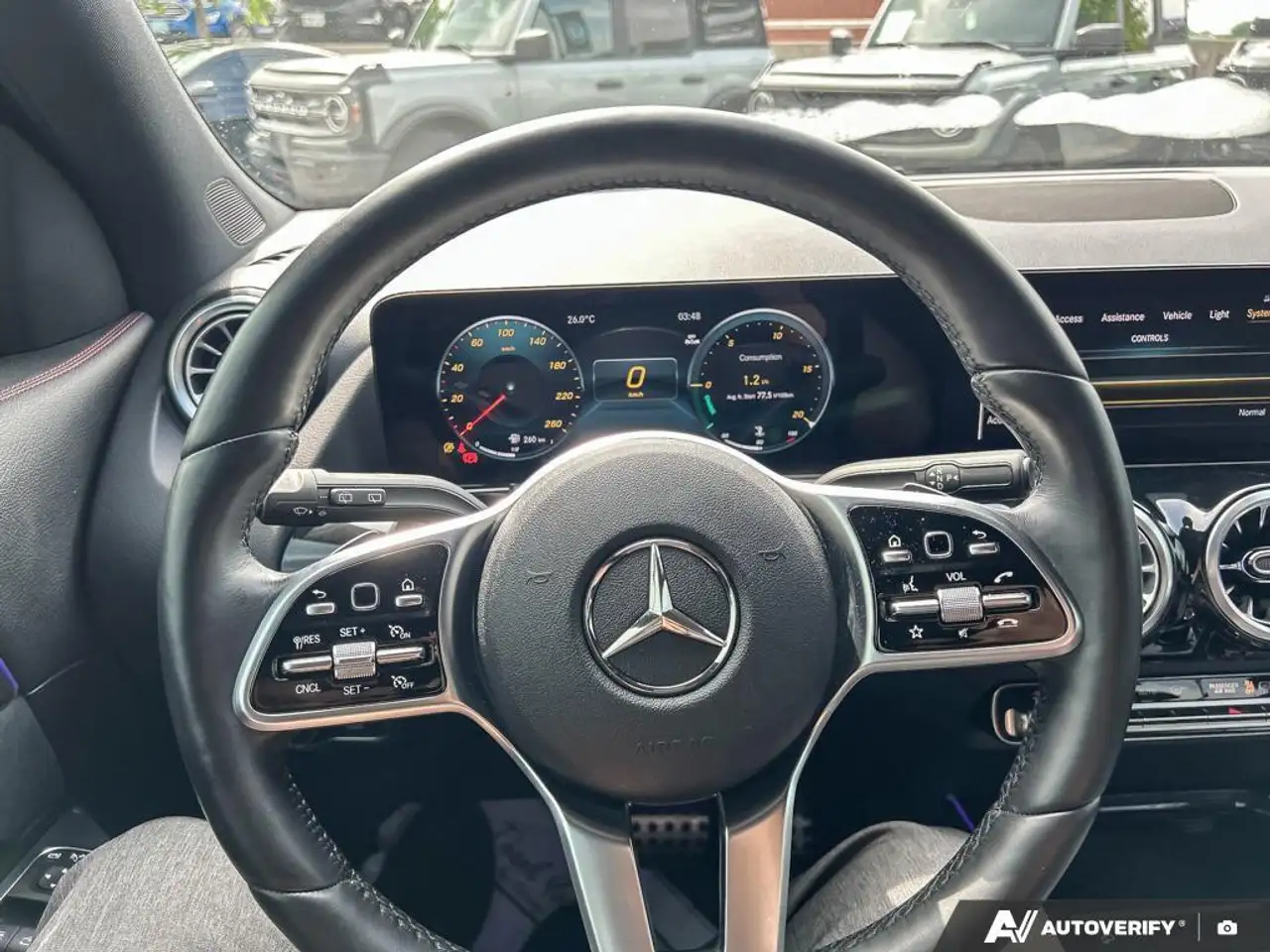 Mercedes-Benz GLA снимка Mercedes-Benz GLA