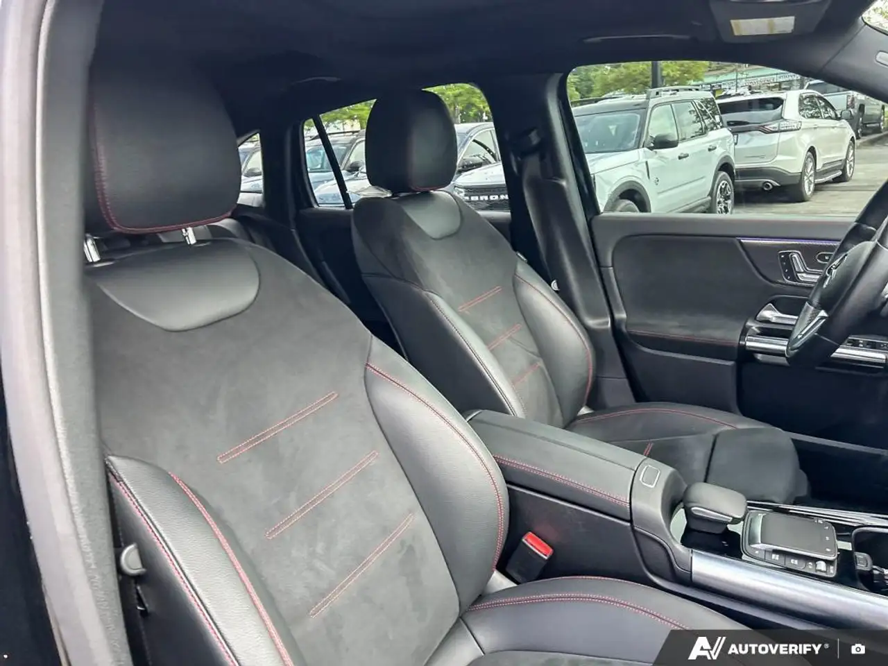 Mercedes-Benz GLA снимка Mercedes-Benz GLA