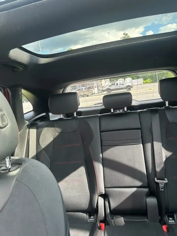 Mercedes-Benz GLA снимка Mercedes-Benz GLA