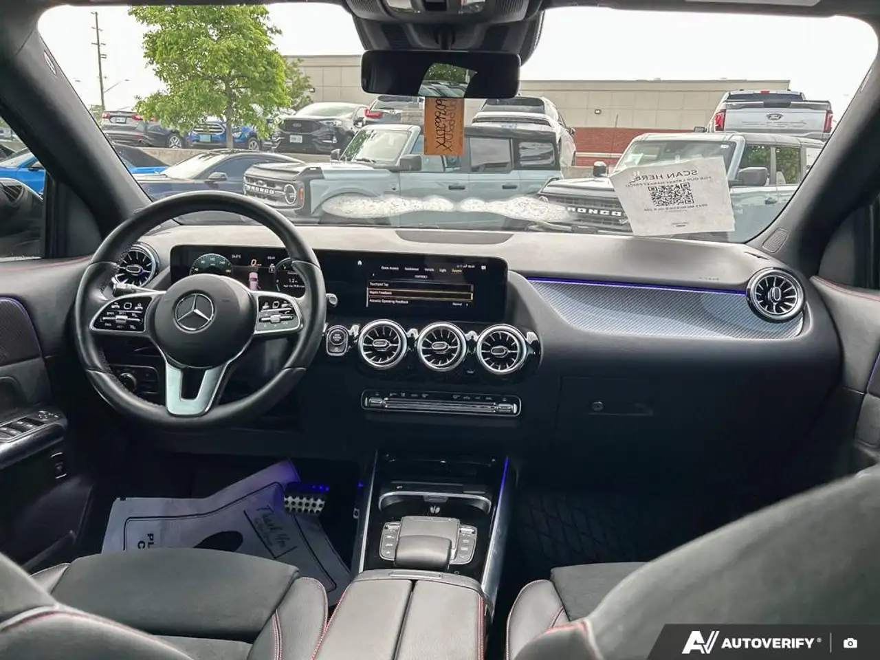 Mercedes-Benz GLA снимка Mercedes-Benz GLA