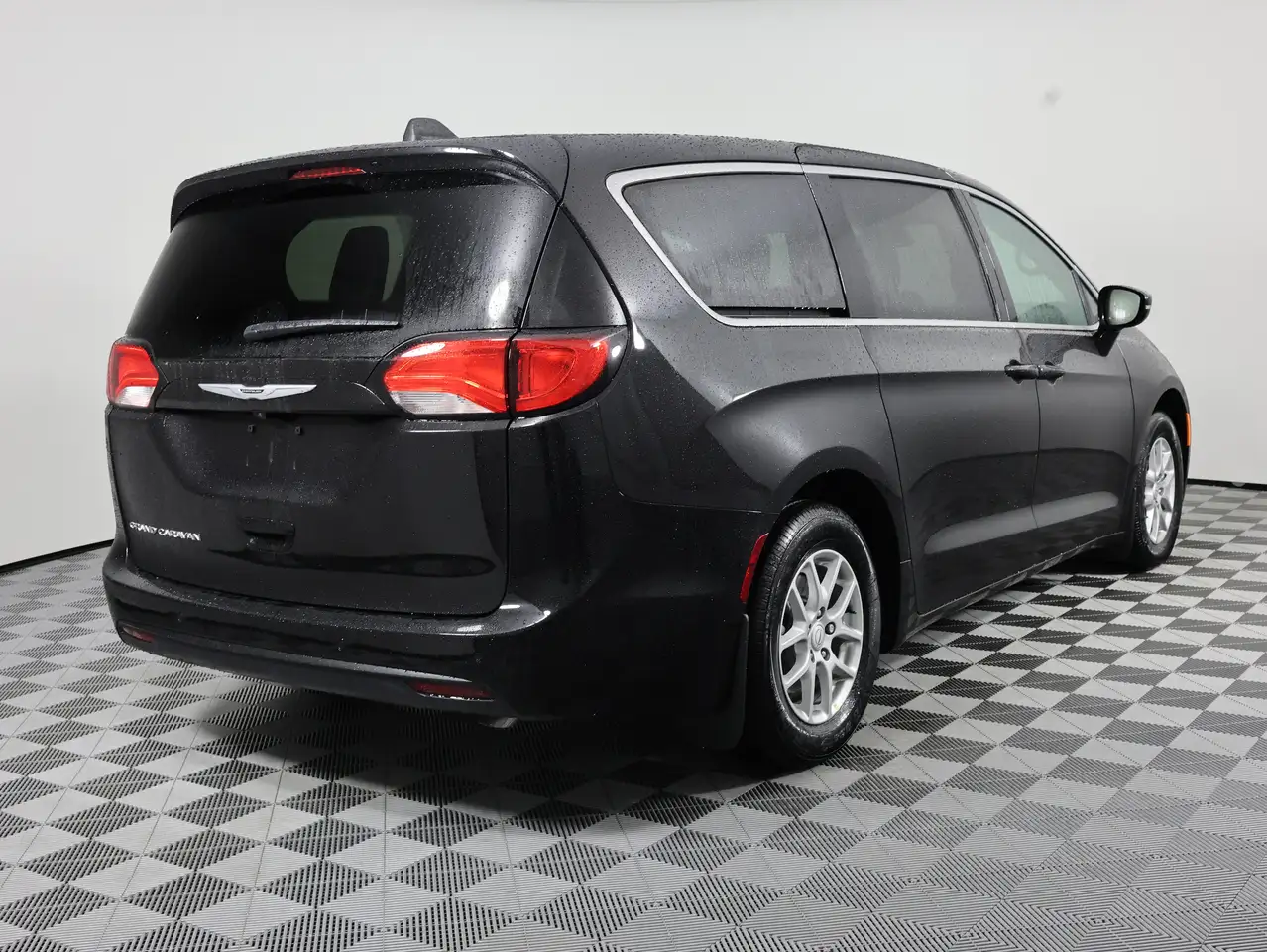 Chrysler Grand Caravan снимка Chrysler Grand Caravan