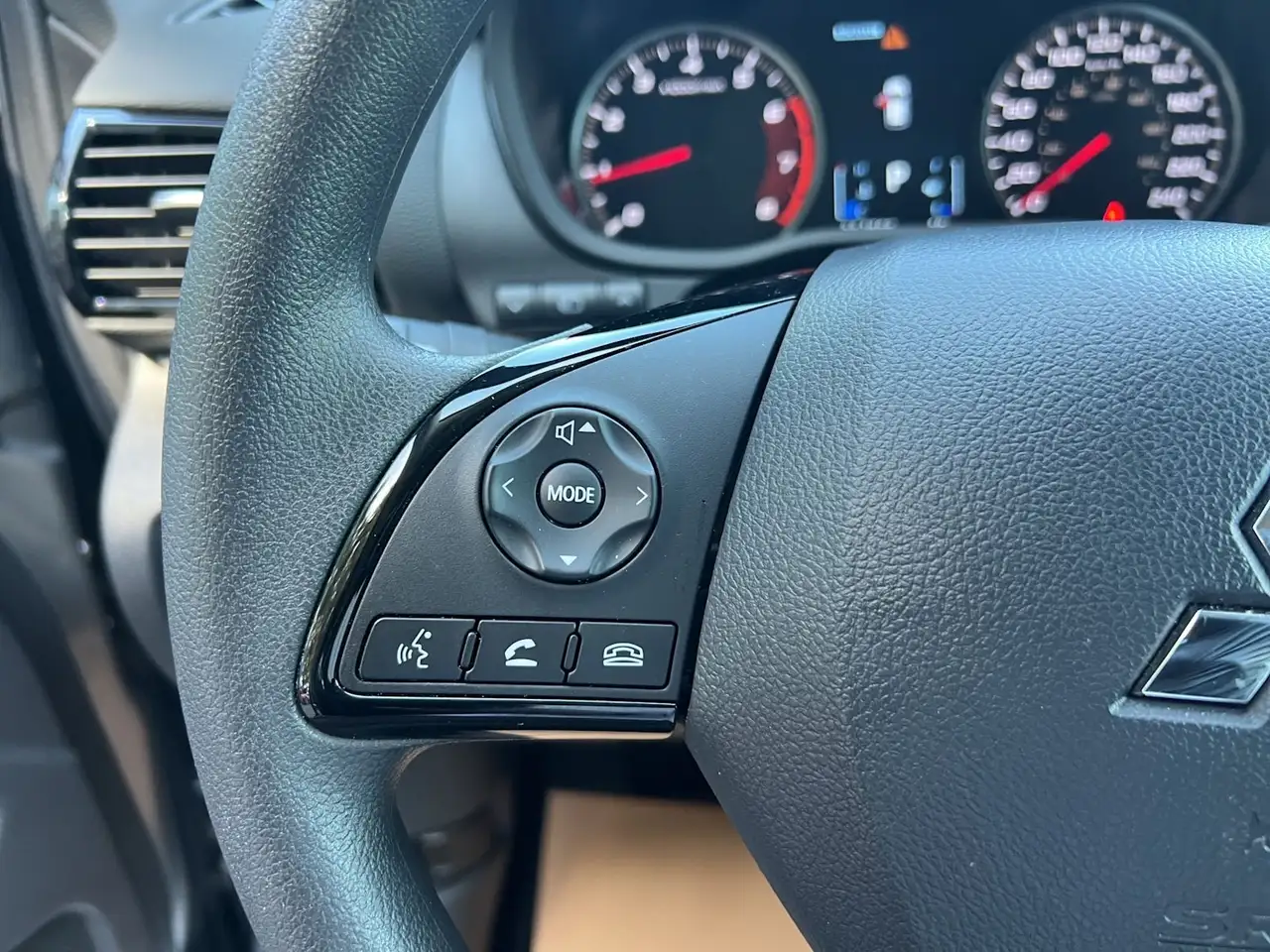 Mitsubishi Eclipse Cross снимка Mitsubishi Eclipse Cross