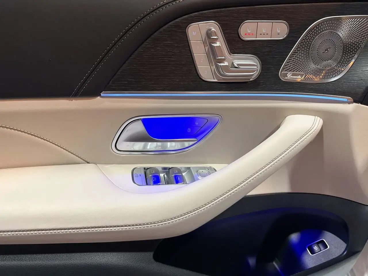 Mercedes-Benz GLE снимка Mercedes-Benz GLE