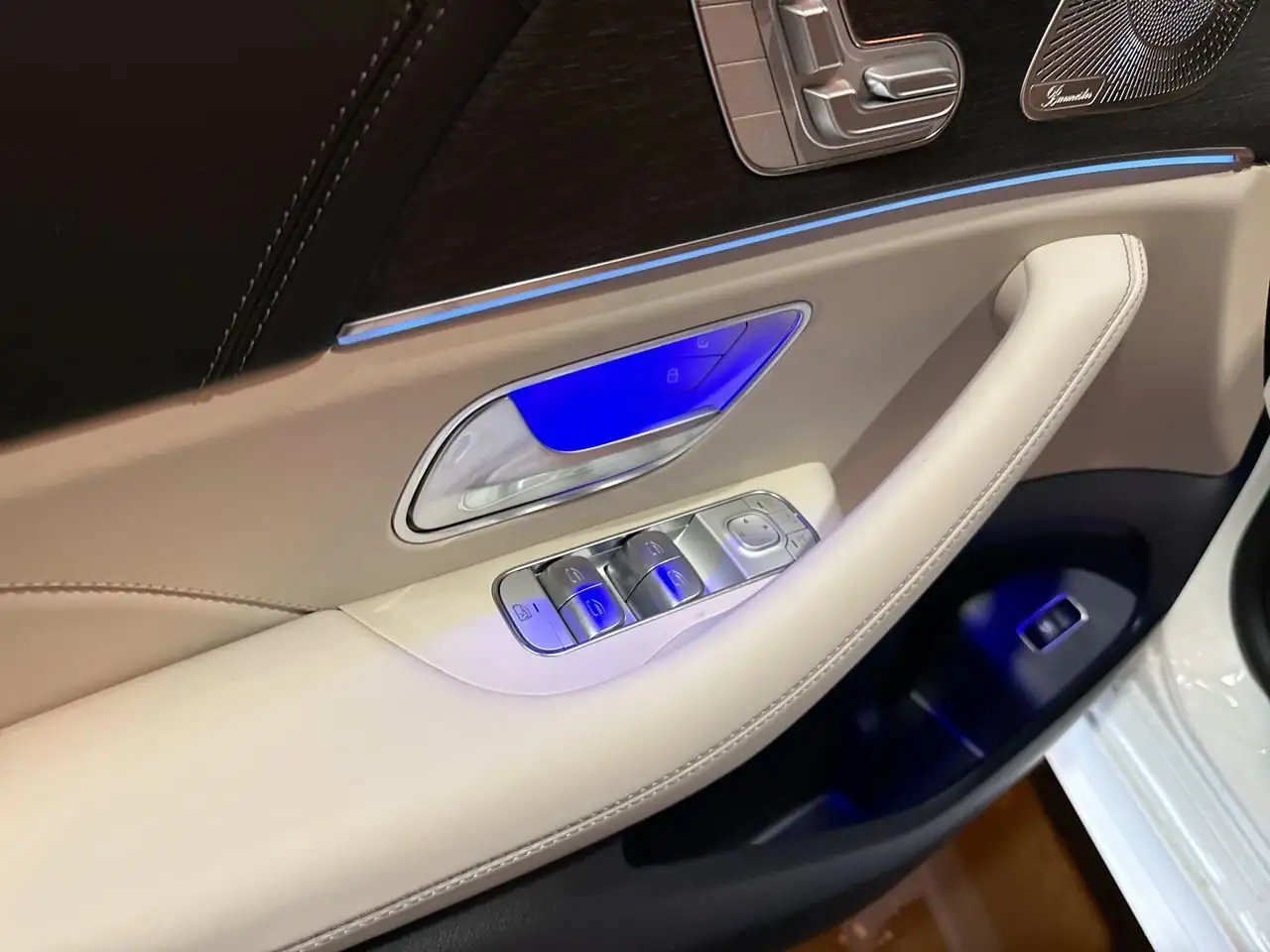 Mercedes-Benz GLE снимка Mercedes-Benz GLE