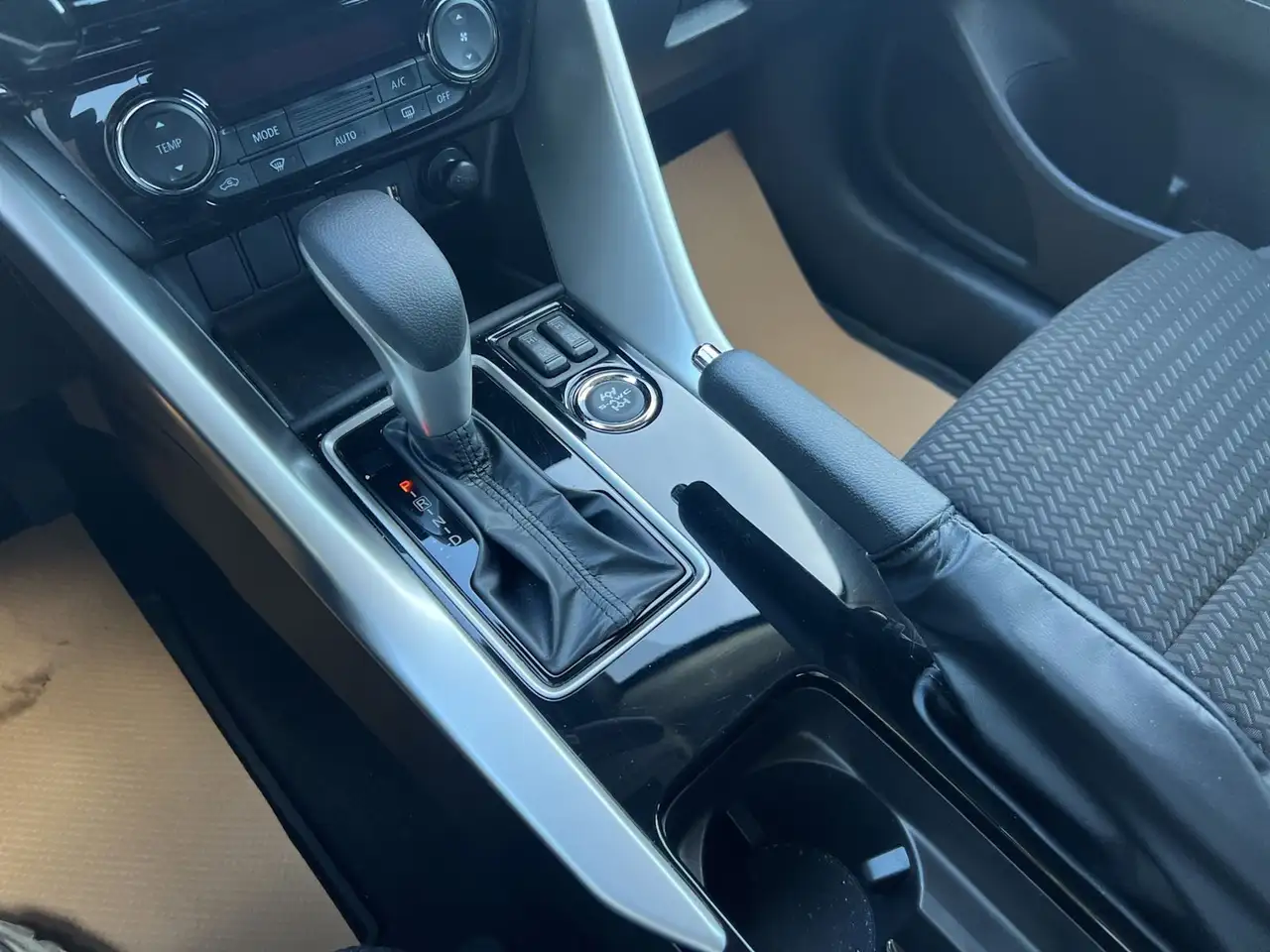 Mitsubishi Eclipse Cross снимка Mitsubishi Eclipse Cross
