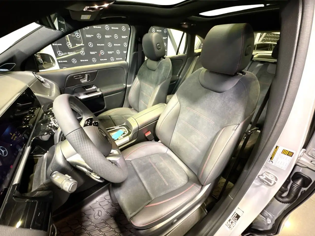 Mercedes-Benz GLA снимка Mercedes-Benz GLA