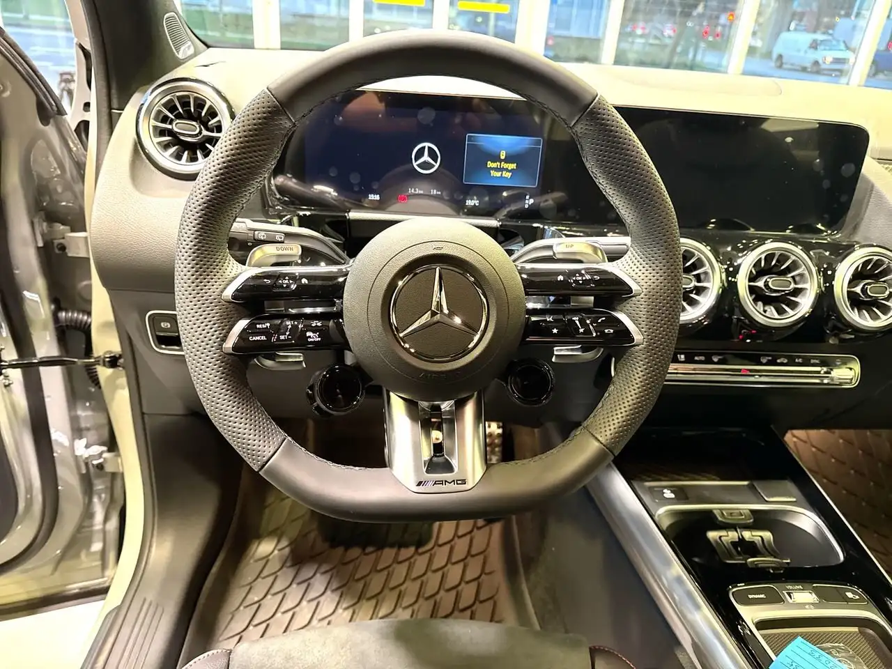 Mercedes-Benz GLA снимка Mercedes-Benz GLA