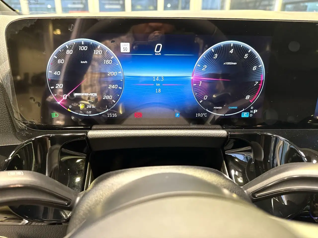Mercedes-Benz GLA снимка Mercedes-Benz GLA