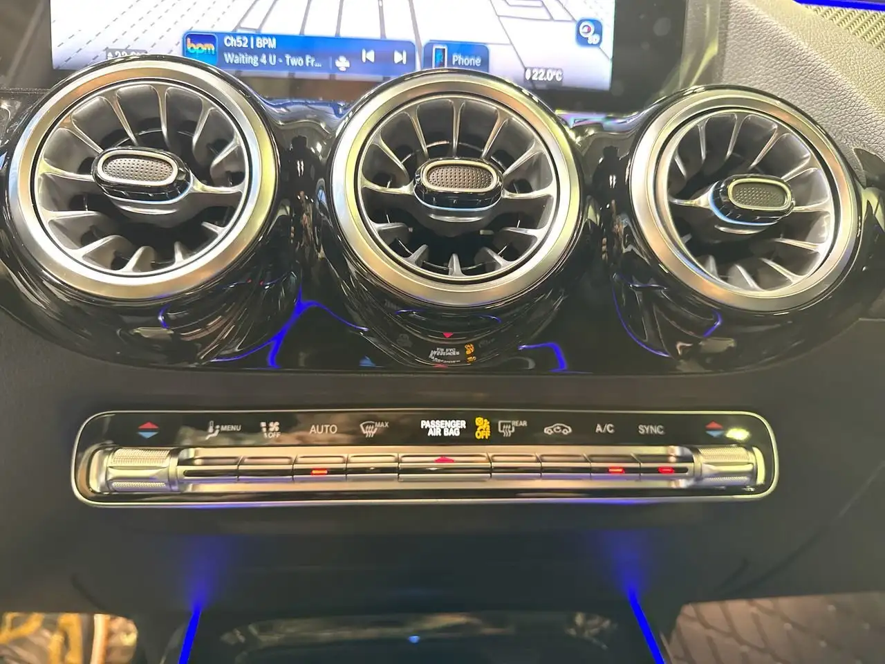 Mercedes-Benz GLA снимка Mercedes-Benz GLA