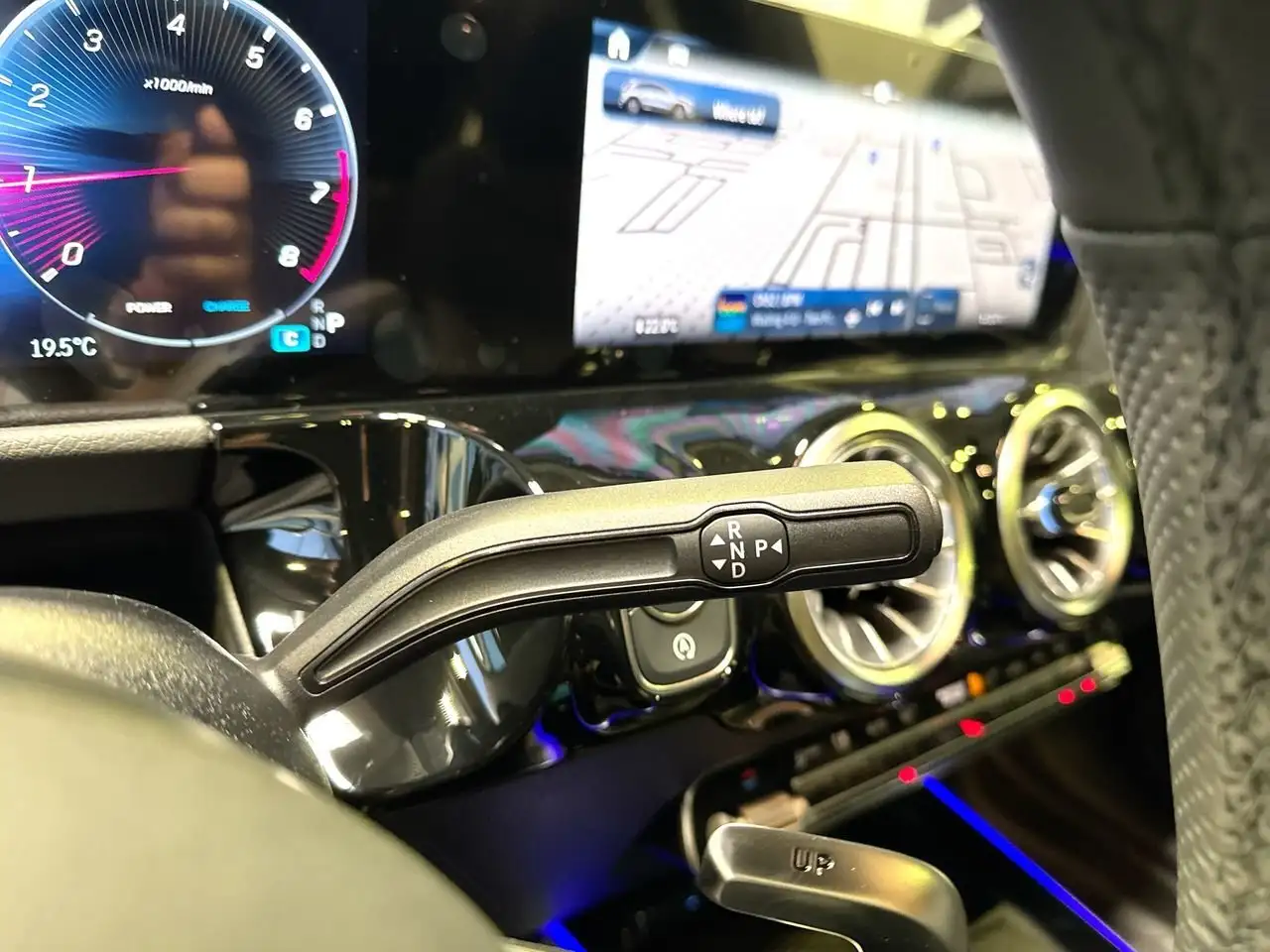 Mercedes-Benz GLA снимка Mercedes-Benz GLA