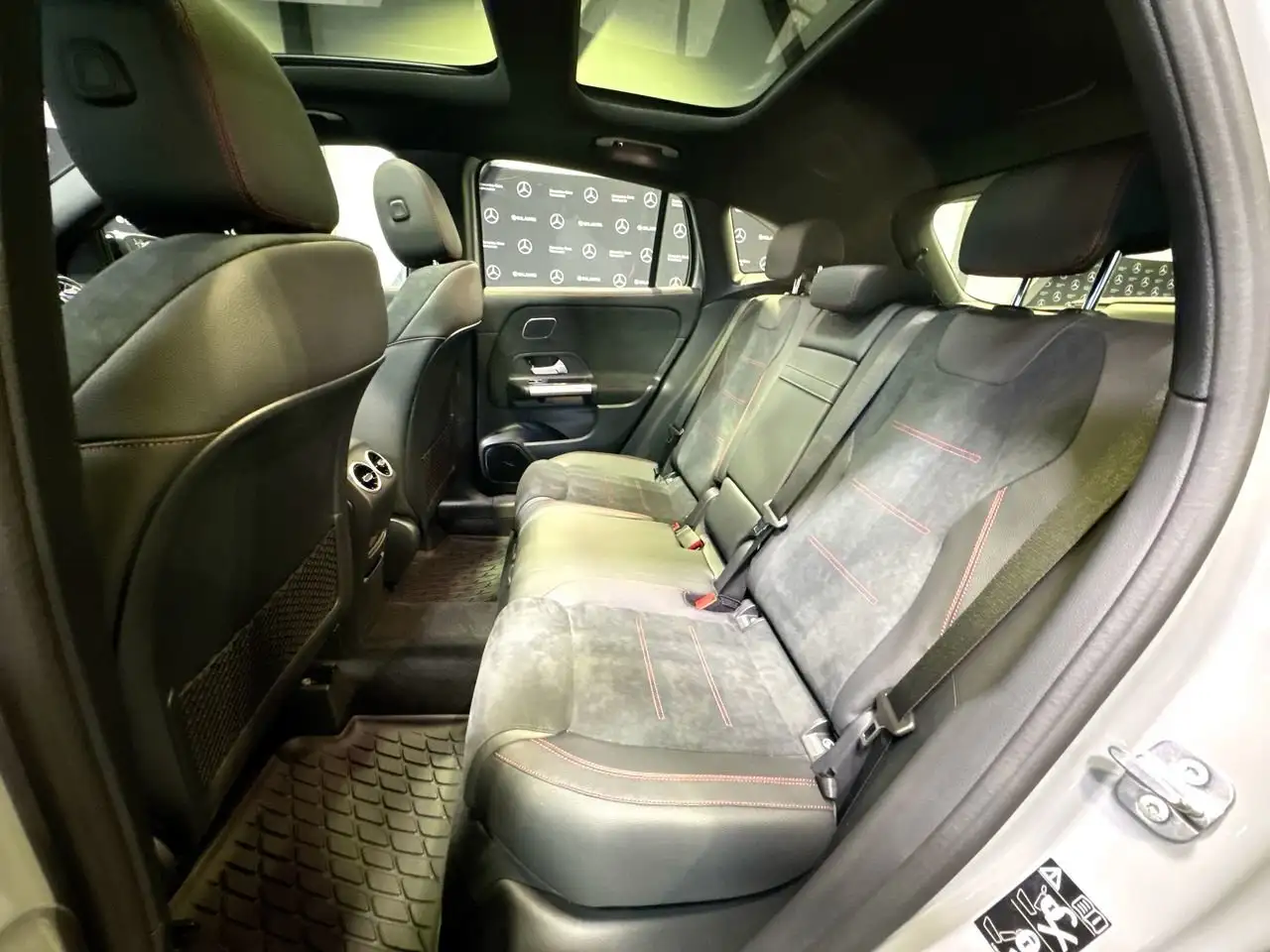 Mercedes-Benz GLA снимка Mercedes-Benz GLA