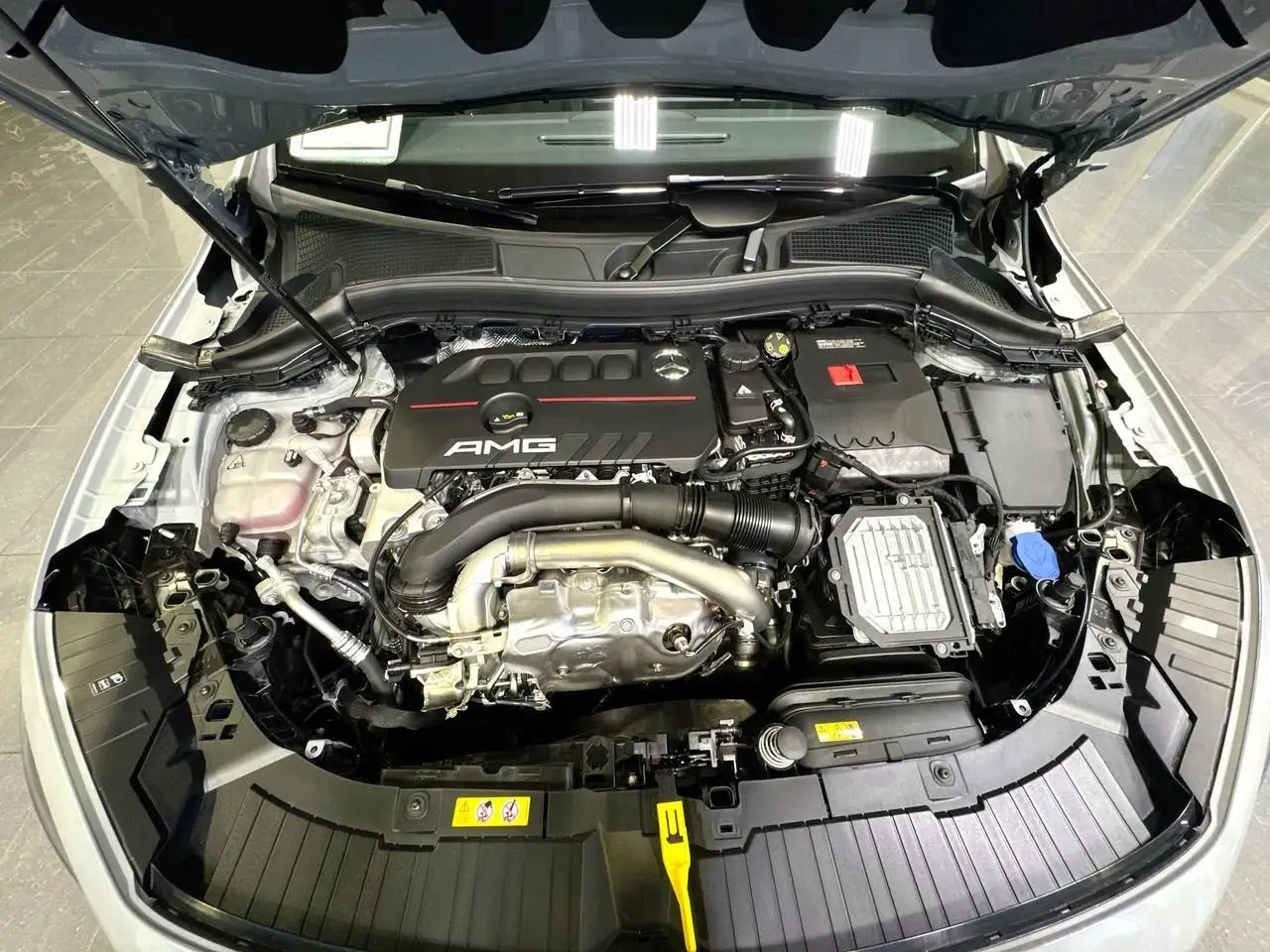Mercedes-Benz GLA снимка Mercedes-Benz GLA
