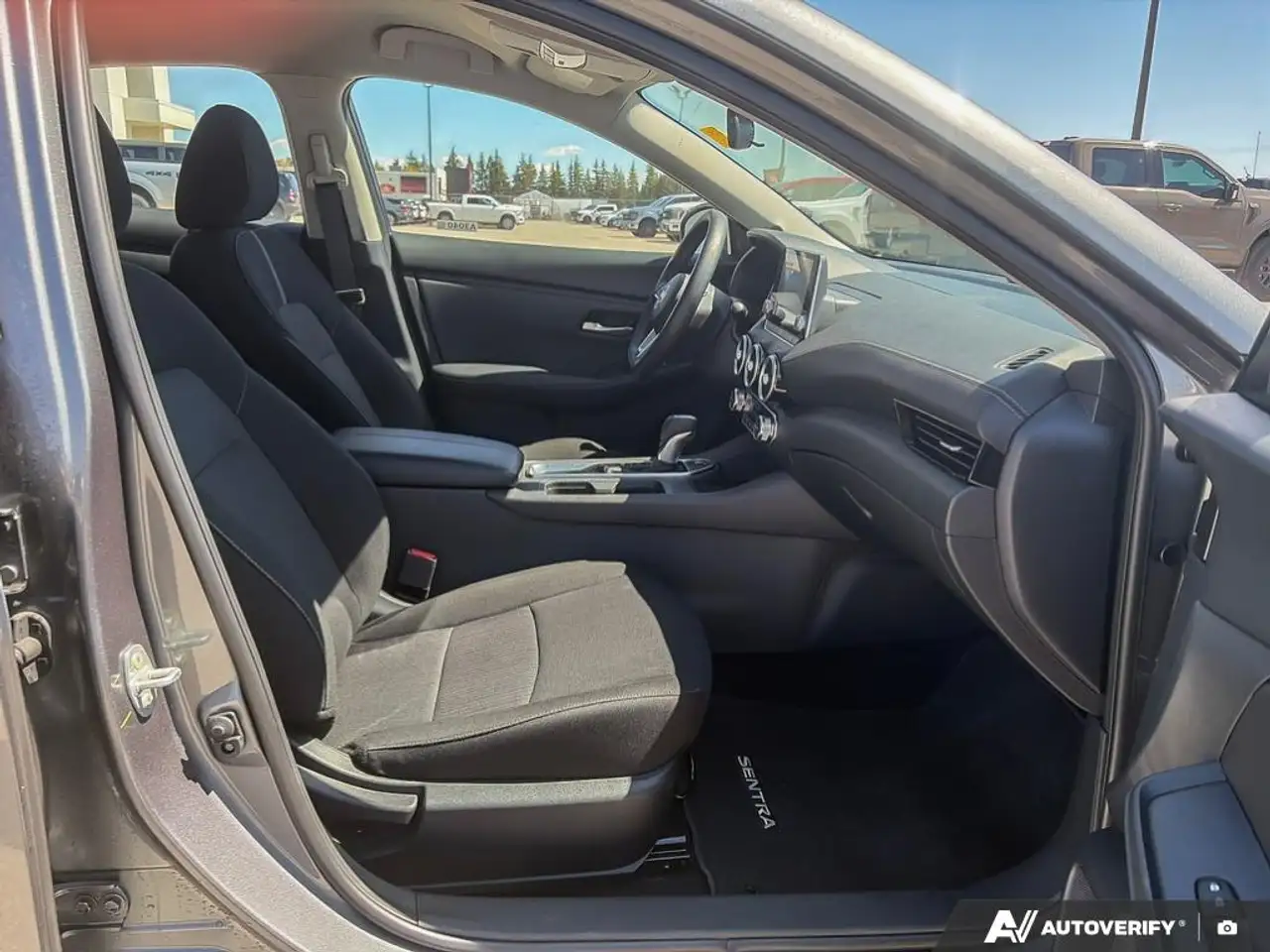 Nissan Sentra снимка Nissan Sentra
