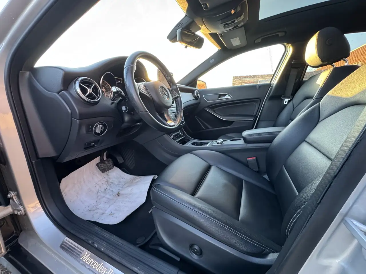 Mercedes-Benz GLA снимка Mercedes-Benz GLA