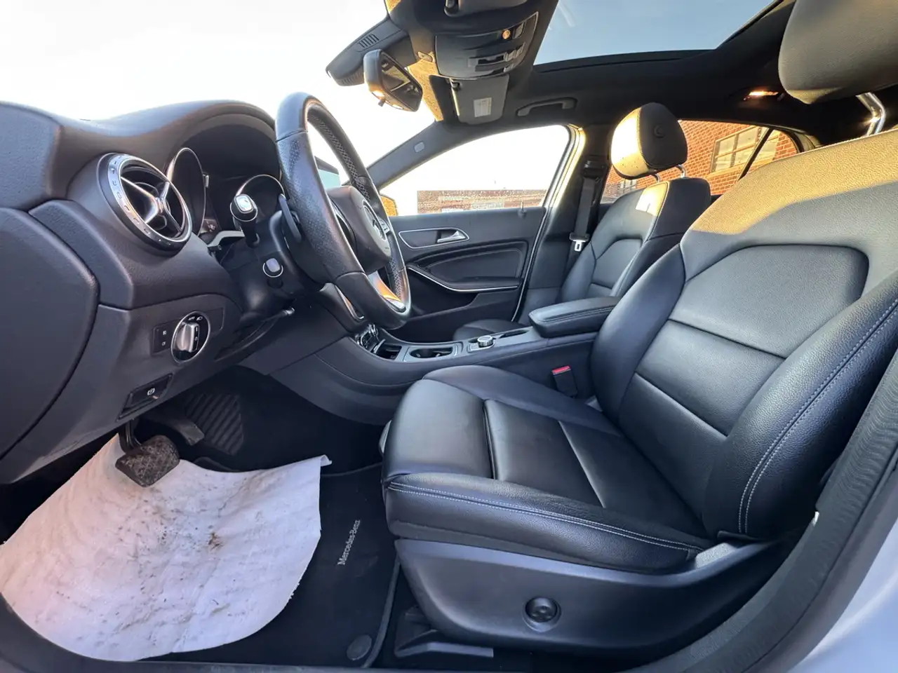 Mercedes-Benz GLA снимка Mercedes-Benz GLA