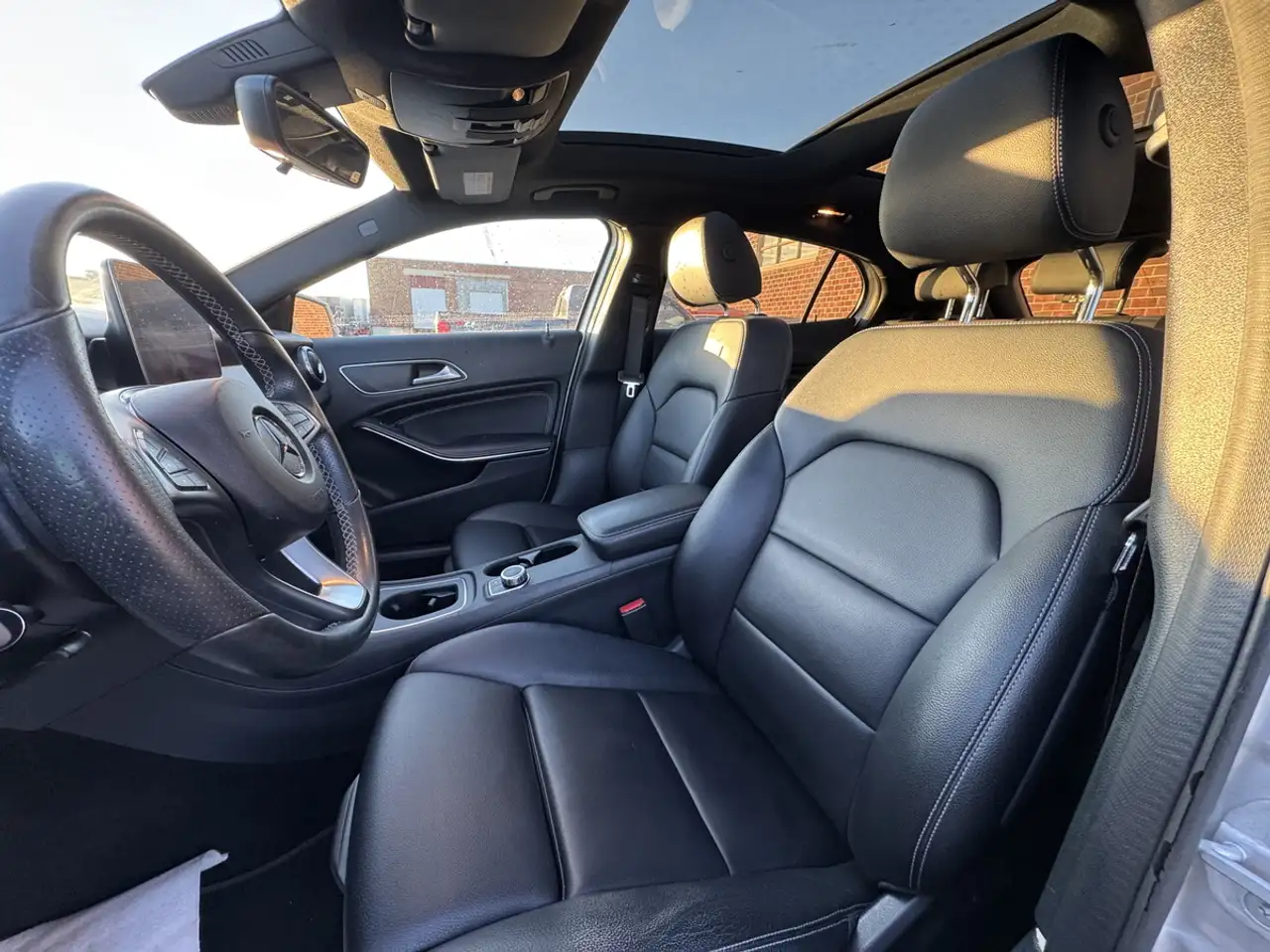 Mercedes-Benz GLA снимка Mercedes-Benz GLA