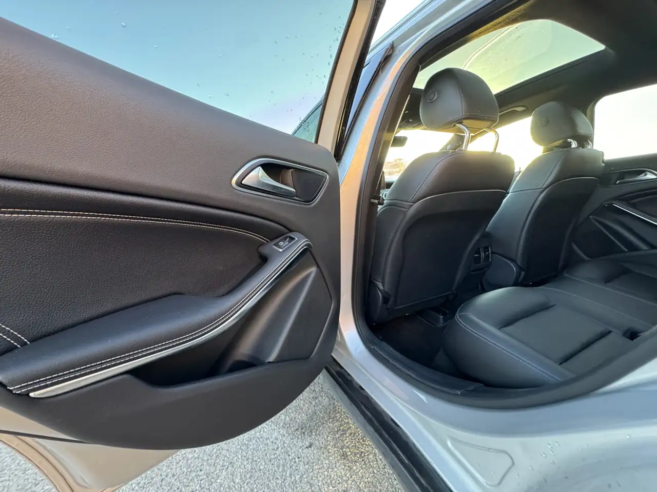 Mercedes-Benz GLA снимка Mercedes-Benz GLA