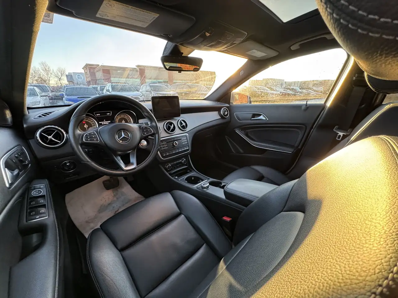 Mercedes-Benz GLA снимка Mercedes-Benz GLA