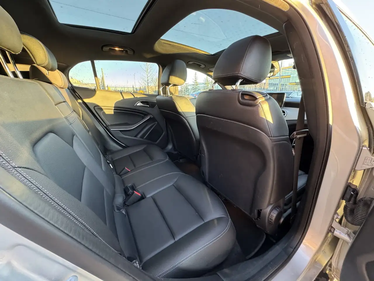 Mercedes-Benz GLA снимка Mercedes-Benz GLA