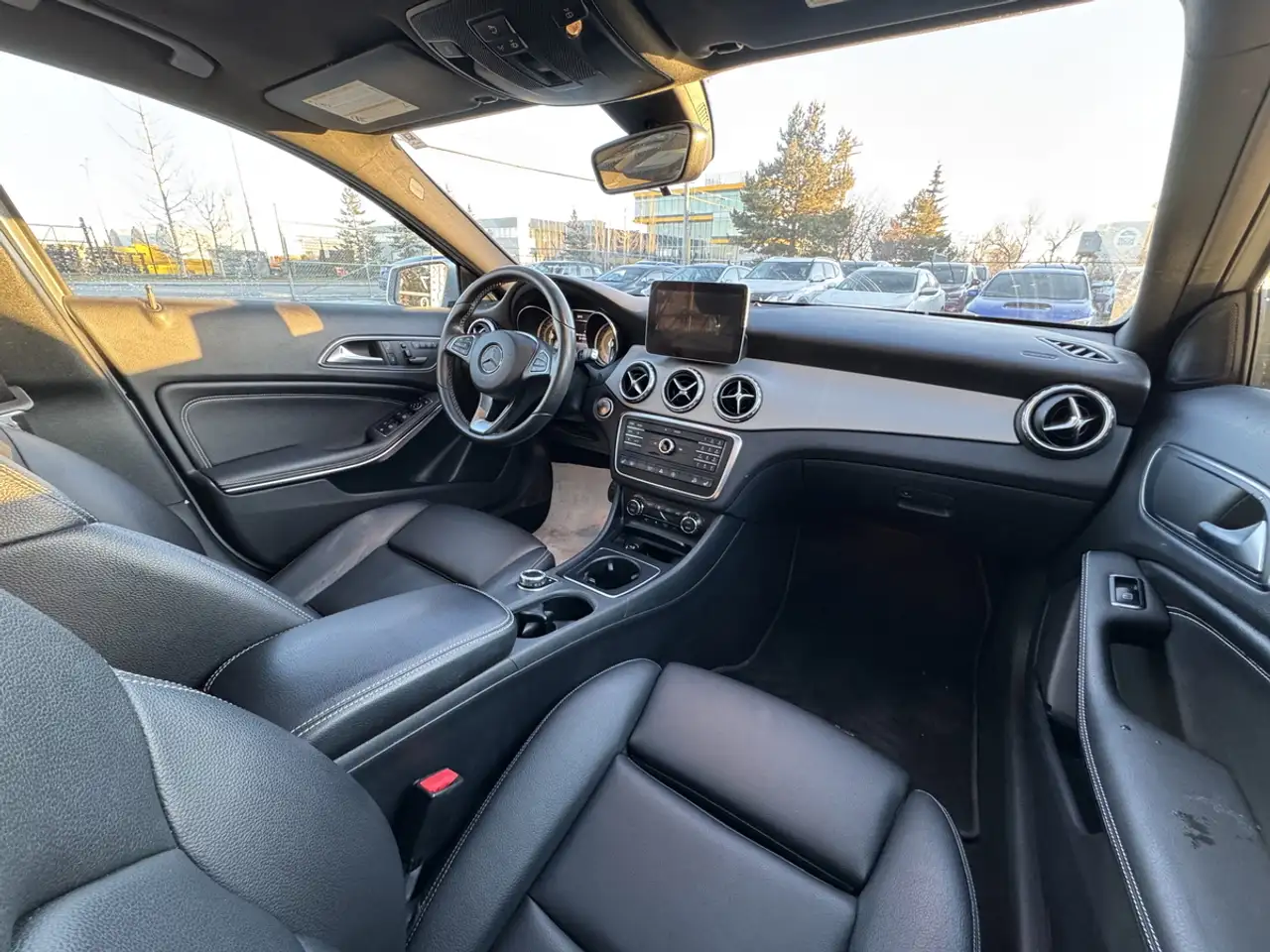 Mercedes-Benz GLA снимка Mercedes-Benz GLA