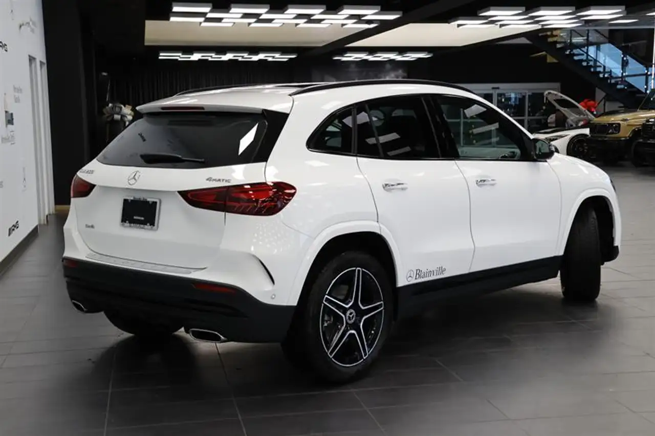 Mercedes-Benz GLA снимка Mercedes-Benz GLA
