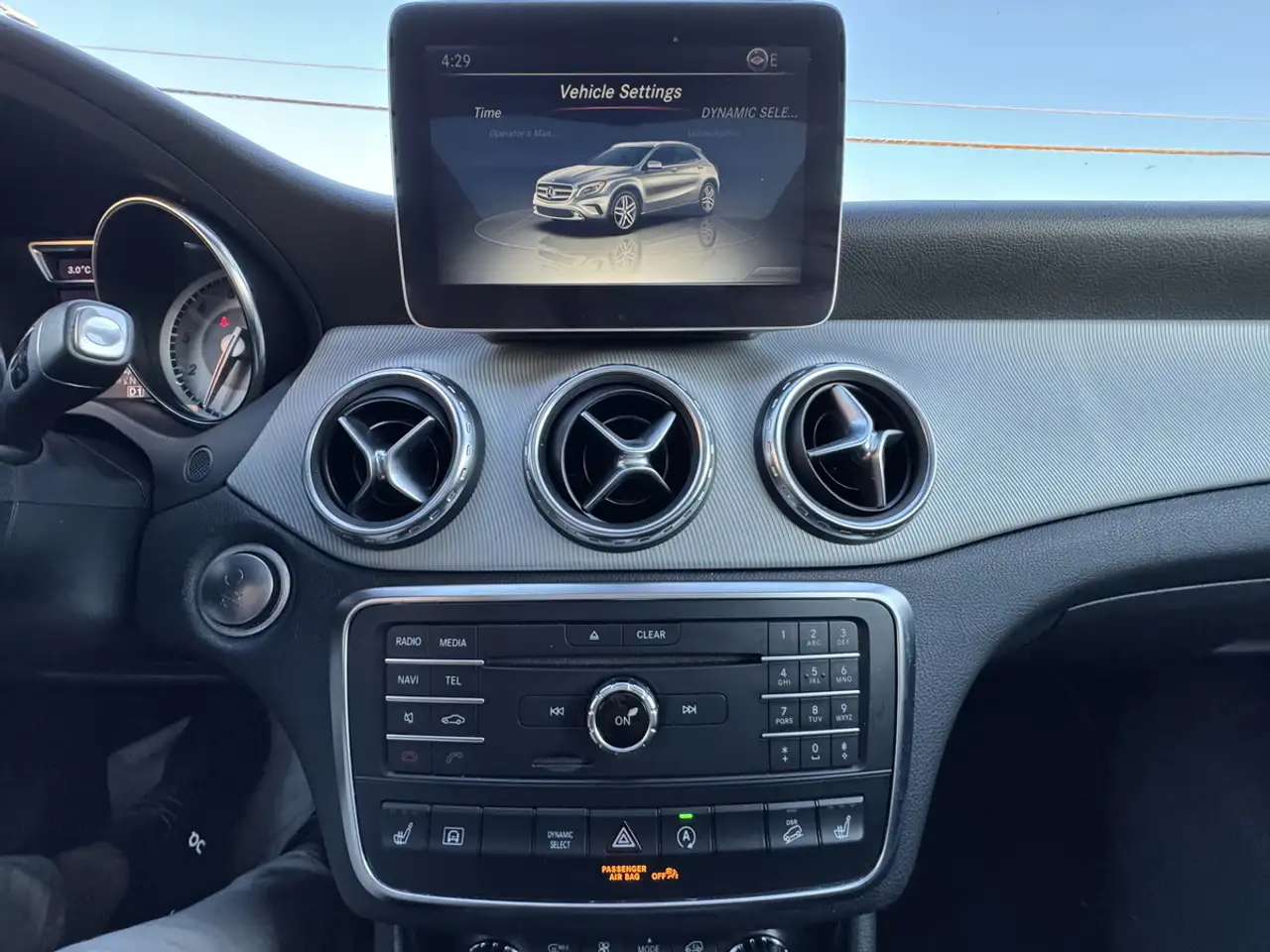 Mercedes-Benz GLA снимка Mercedes-Benz GLA