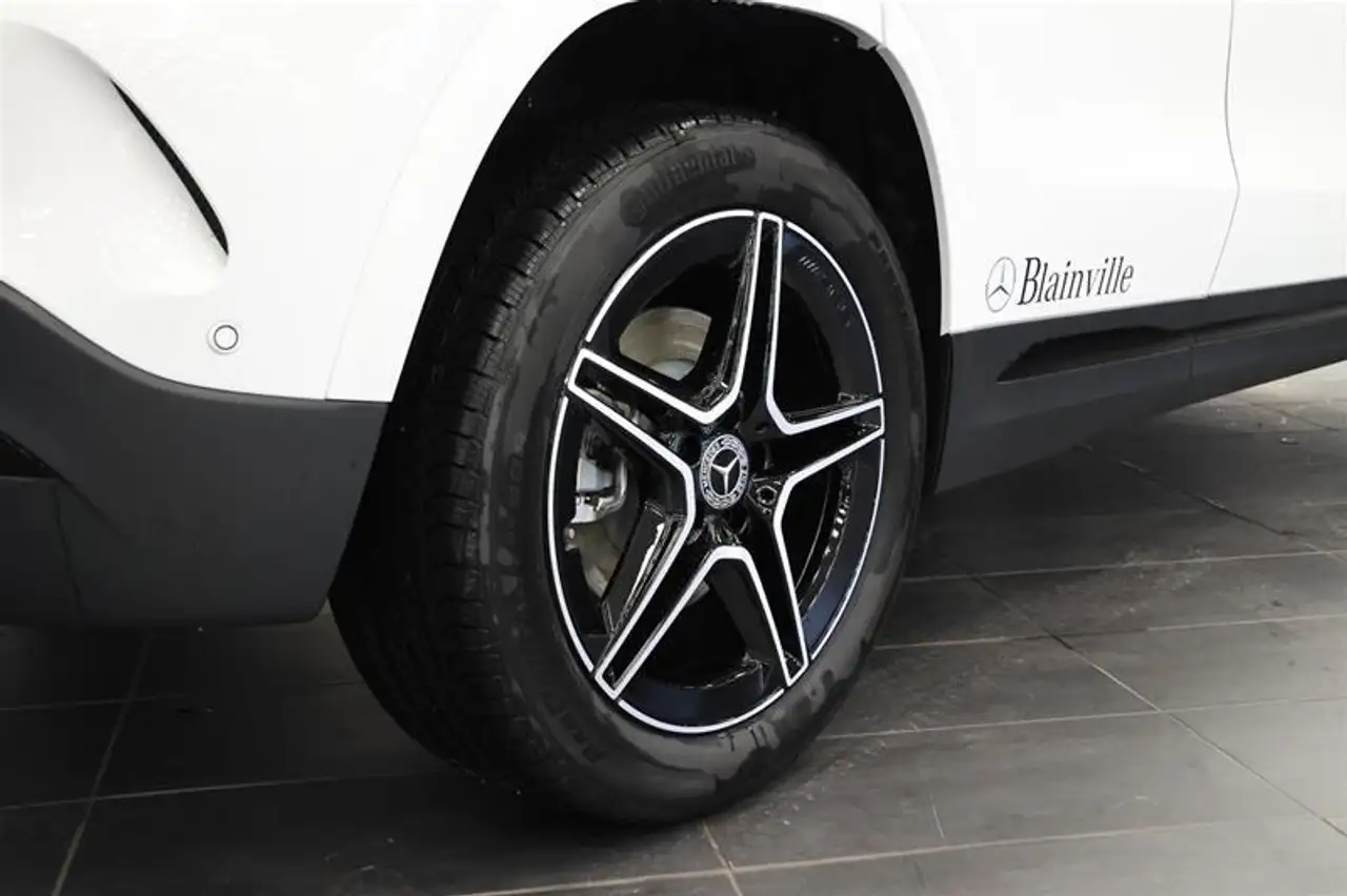 Mercedes-Benz GLA снимка Mercedes-Benz GLA