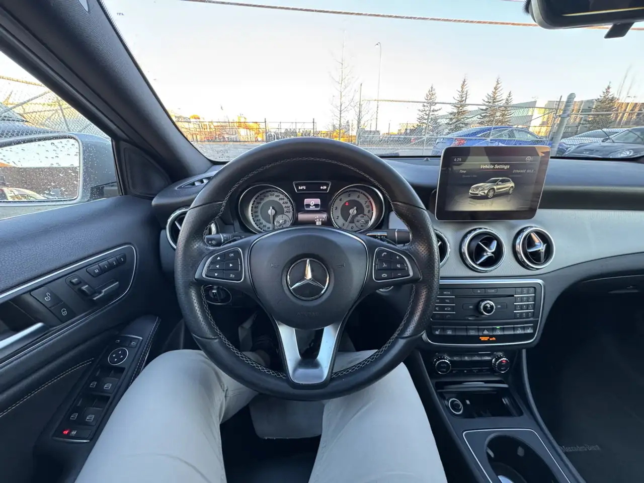 Mercedes-Benz GLA снимка Mercedes-Benz GLA