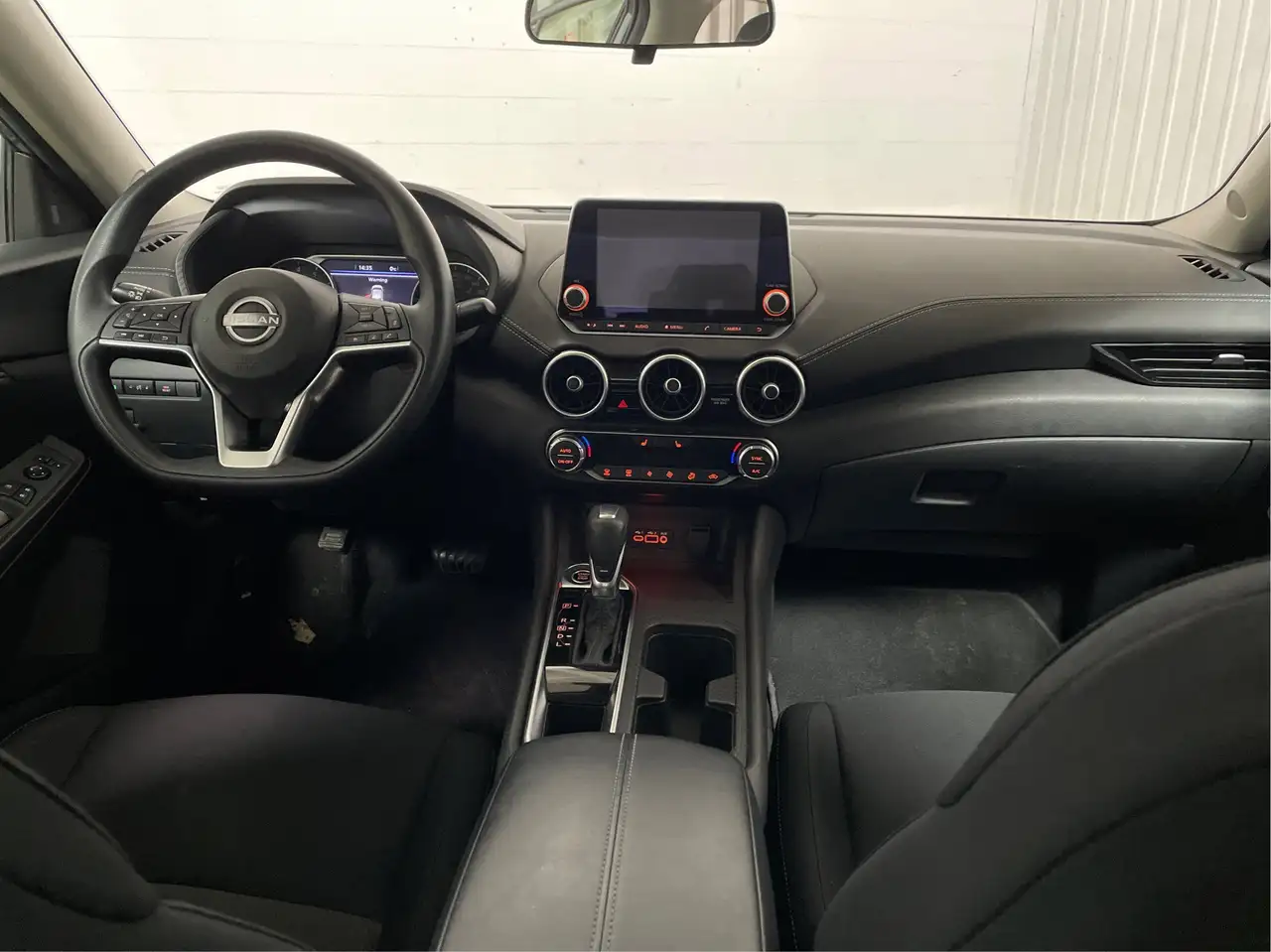 Nissan Sentra снимка Nissan Sentra