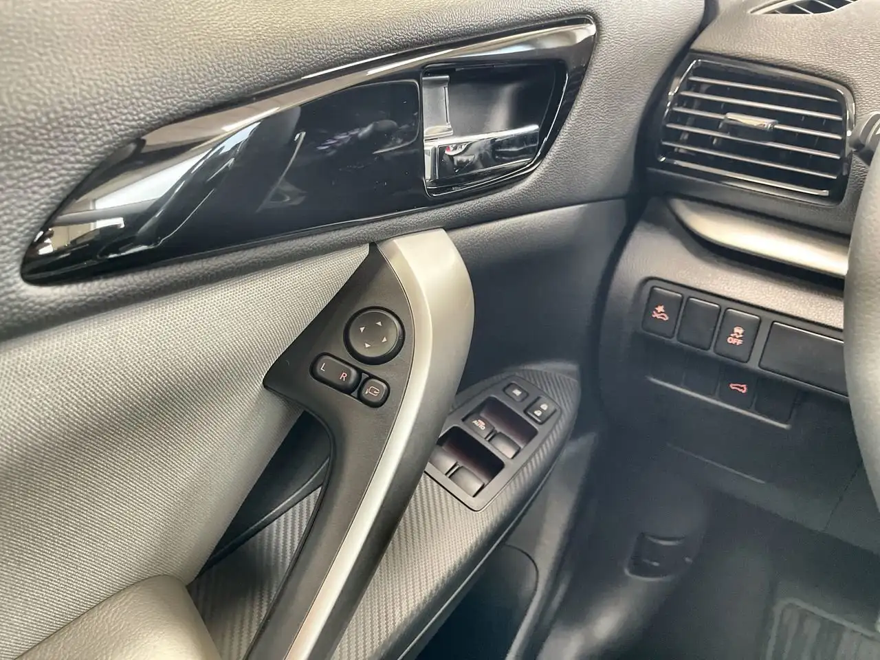 Mitsubishi Eclipse Cross снимка Mitsubishi Eclipse Cross